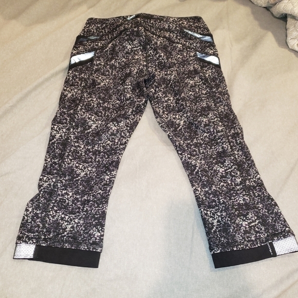 Lululemon Running Crops - Picture 7 of 7